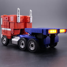 将图片加载到图库查看器，Transformers Optimus Prime Auto-Converting Programmable Robot
